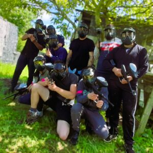enterrement de vie de garçon et jeune fille au Paintball.
